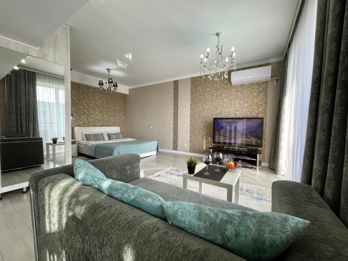 Apartment In The Heart Of The City Almaty Exterior photo